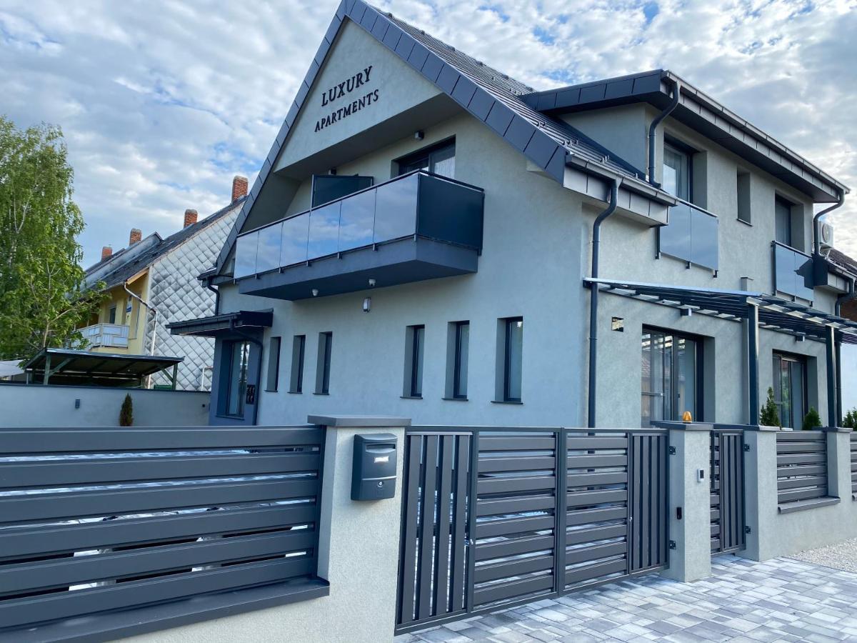 Luxury Apartments Кестхей Екстер'єр фото